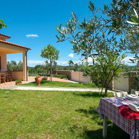 Hébergement de vacances Melograno-2 By Interhome Fiorino